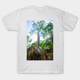 Giant Banyan Tree atop Ta Prohm Temple T-Shirt